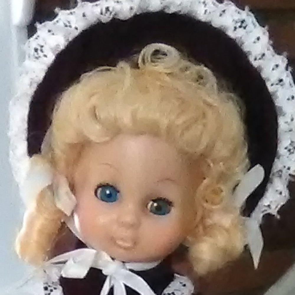 Music Doll/Maroon Velvet